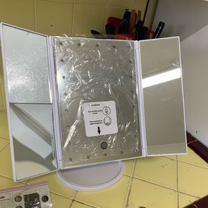 LED, VANITY MAKE UP LIGHT UP MIRROR